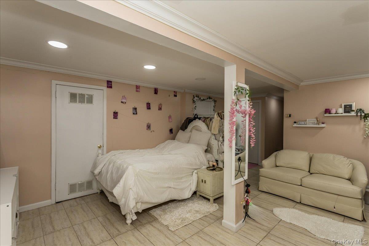 102 Vale Court, New Hyde Park, NY 11040