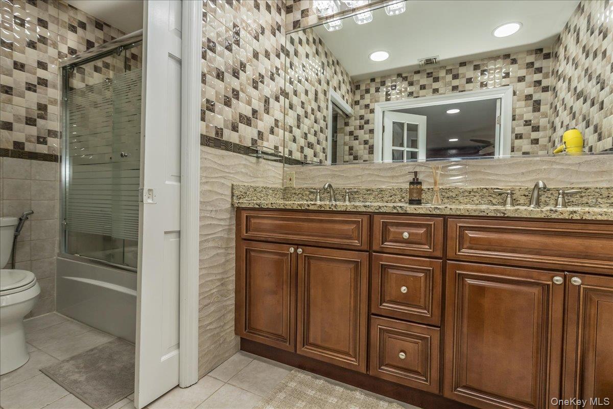 102 Vale Court, New Hyde Park, NY 11040