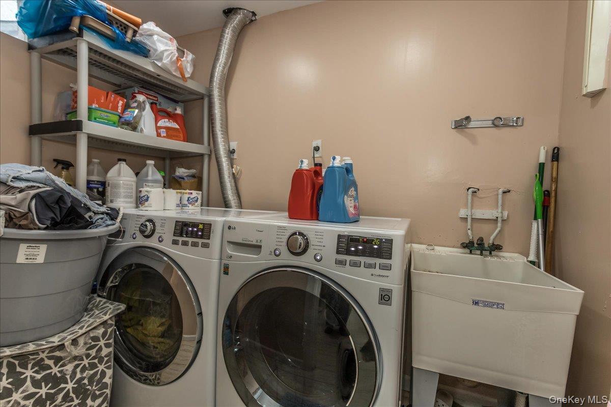 102 Vale Court, New Hyde Park, NY 11040