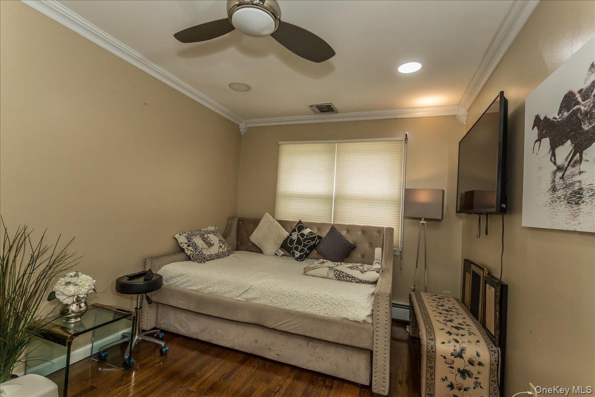 102 Vale Court, New Hyde Park, NY 11040