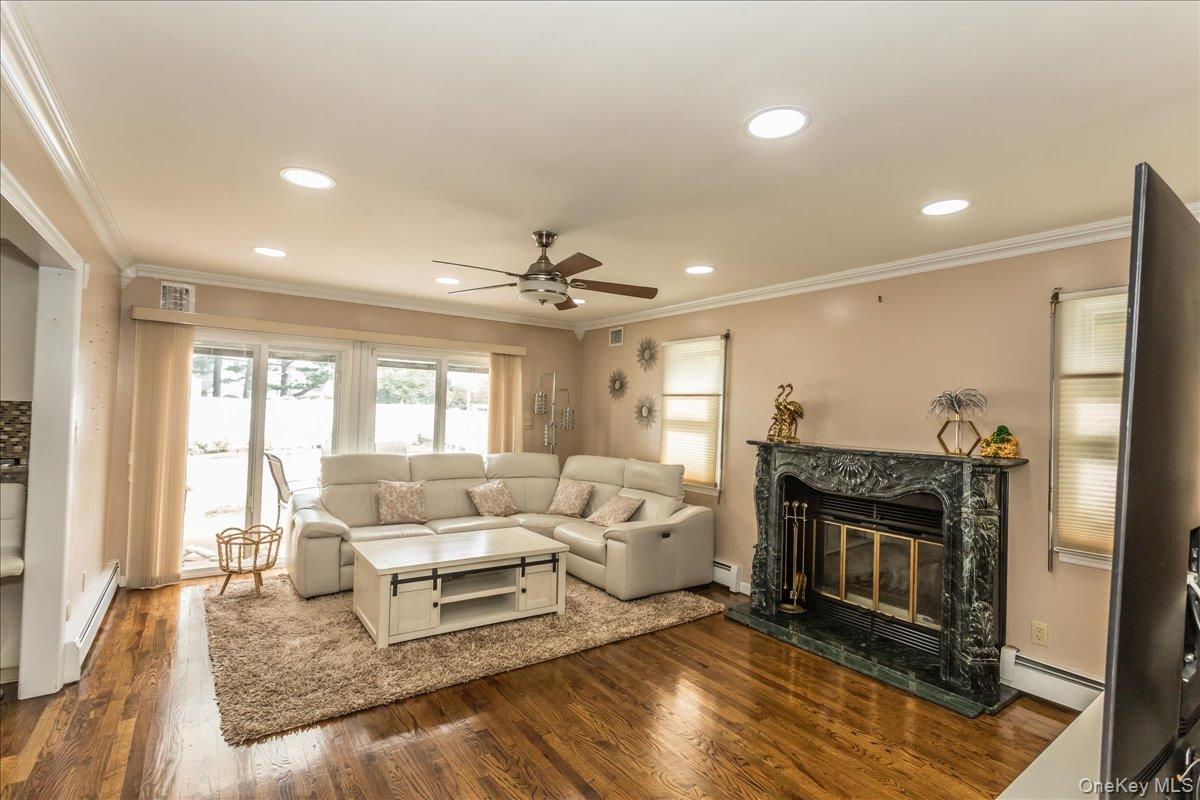 102 Vale Court, New Hyde Park, NY 11040