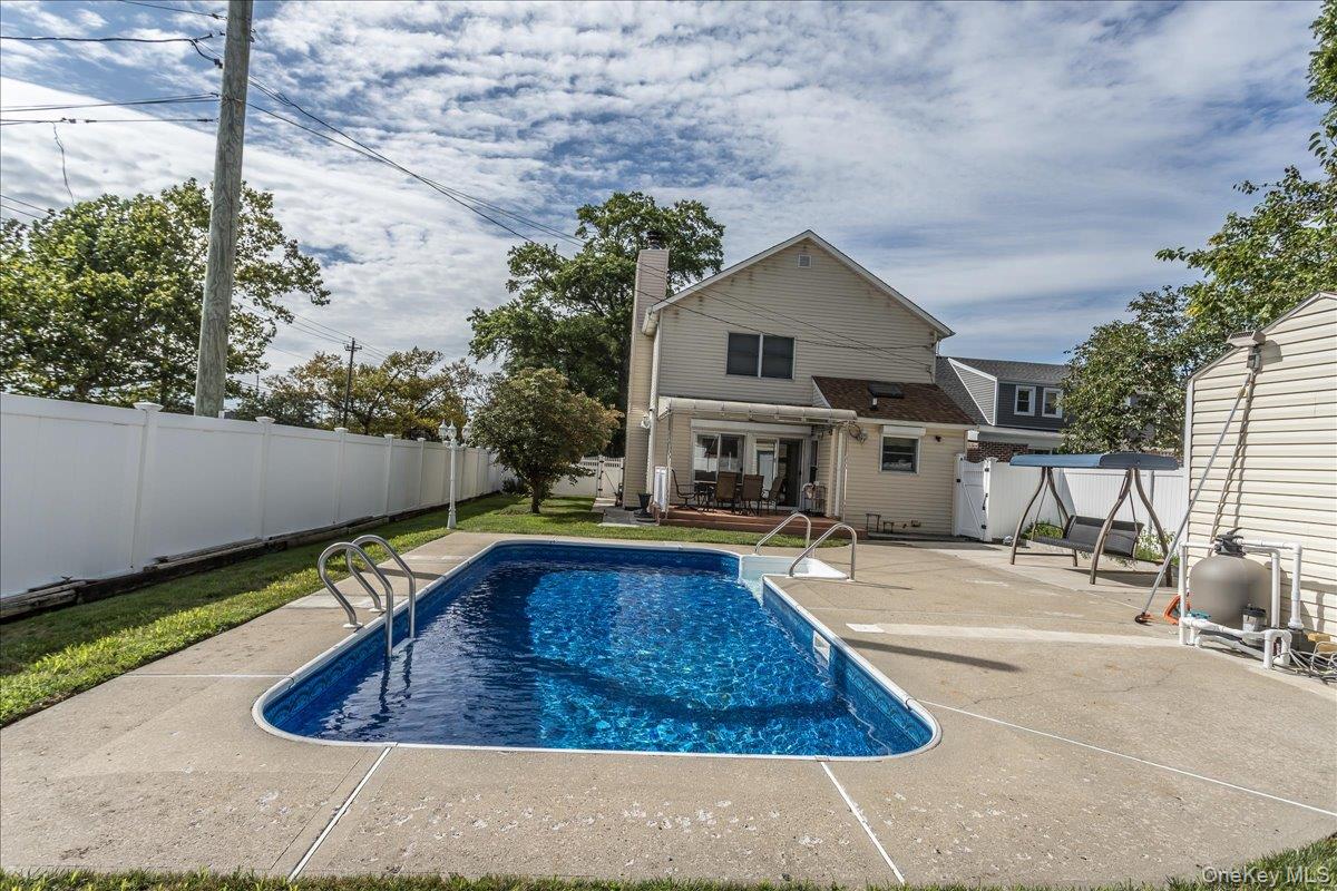 102 Vale Court, New Hyde Park, NY 11040