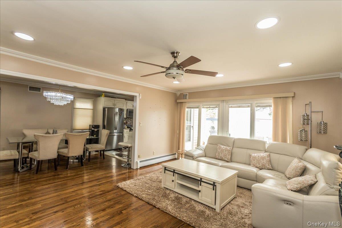 102 Vale Court, New Hyde Park, NY 11040