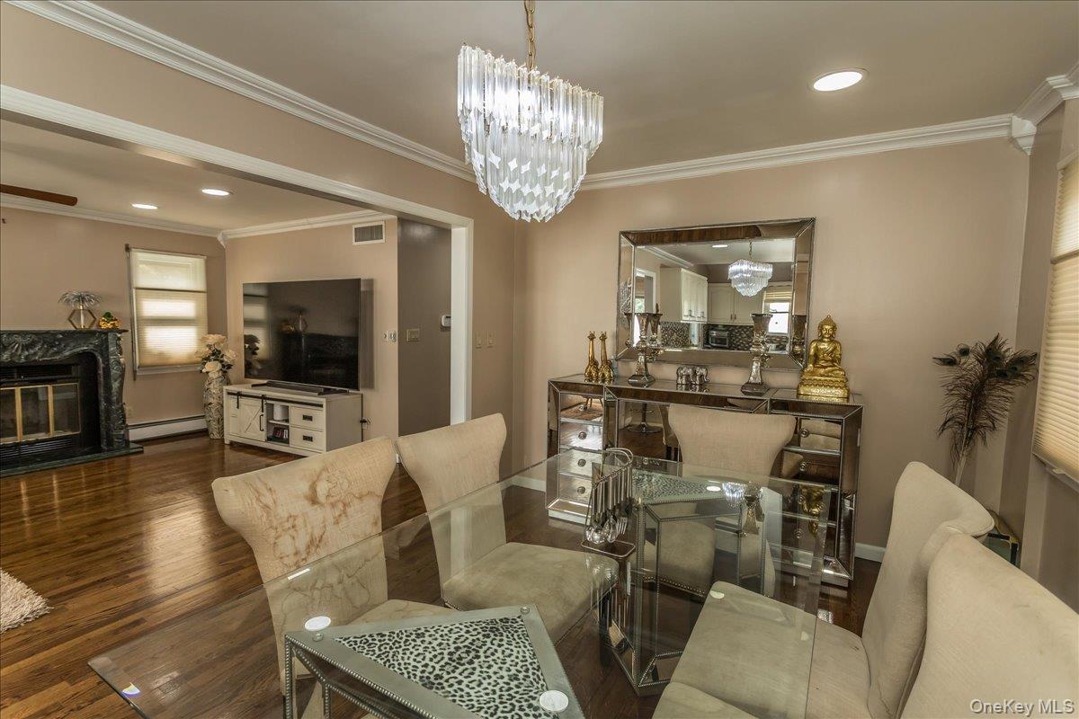 102 Vale Court, New Hyde Park, NY 11040