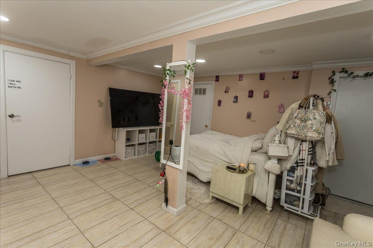 102 Vale Court, New Hyde Park, NY 11040