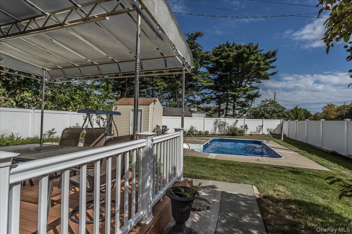 102 Vale Court, New Hyde Park, NY 11040