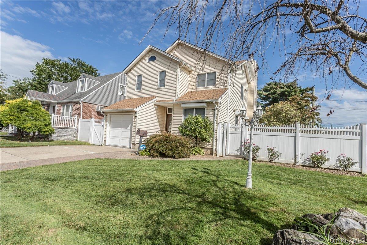 102 Vale Court, New Hyde Park, NY 11040