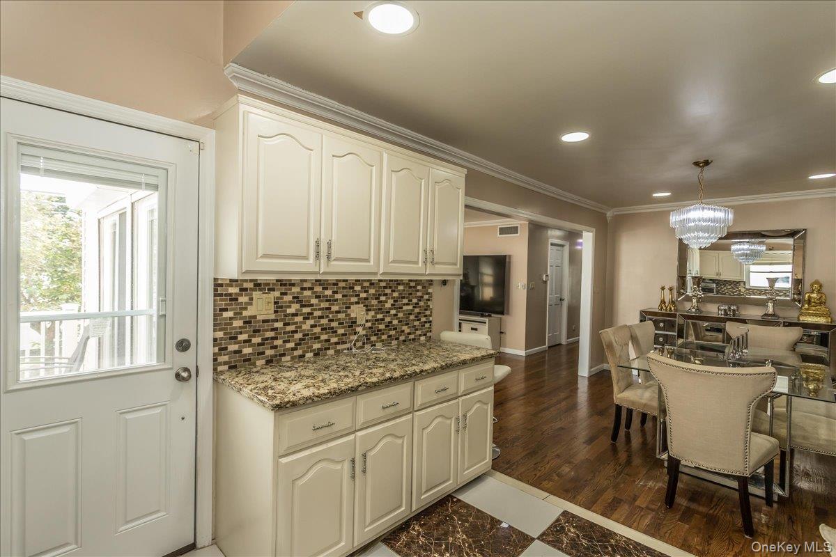 102 Vale Court, New Hyde Park, NY 11040