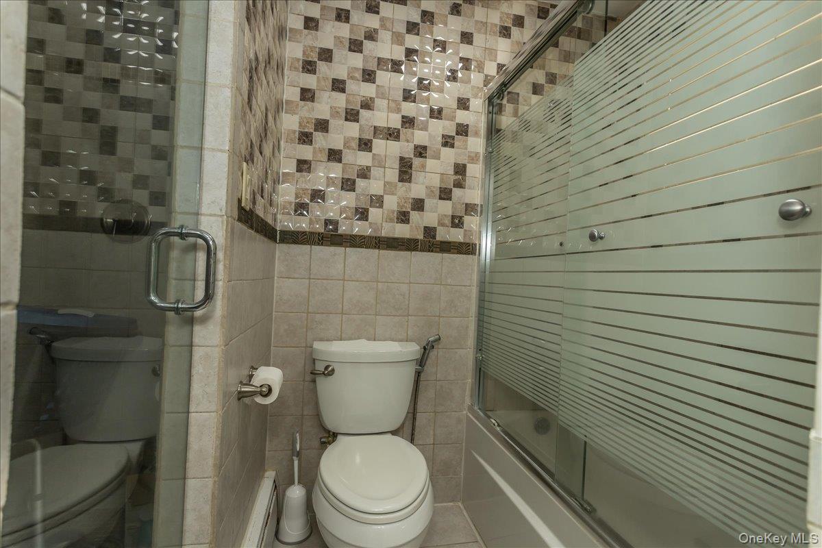 102 Vale Court, New Hyde Park, NY 11040