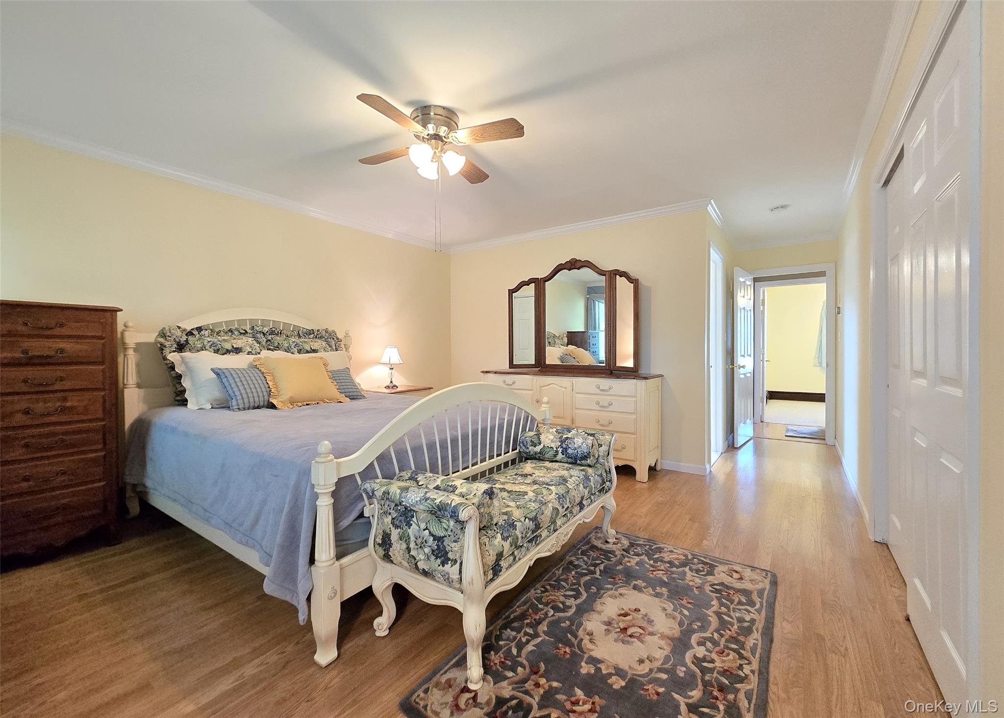 89 Live Oak Drive, Holbrook, NY 11741