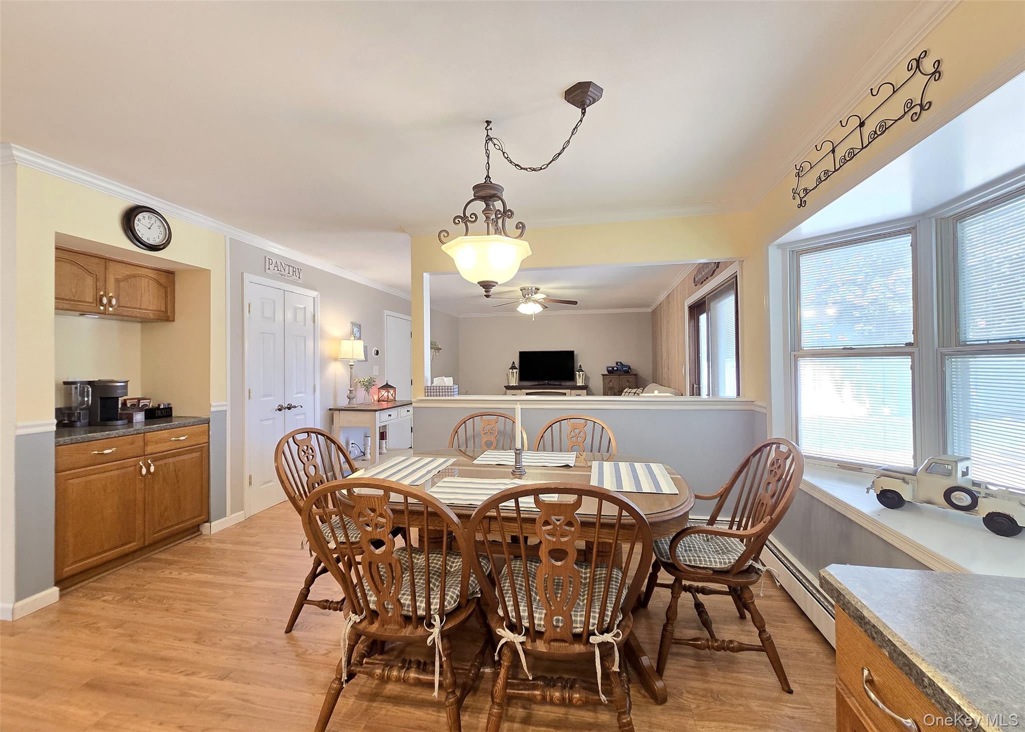 89 Live Oak Drive, Holbrook, NY 11741