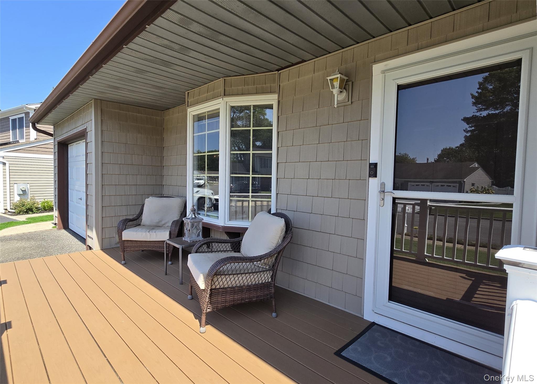 89 Live Oak Drive, Holbrook, NY 11741