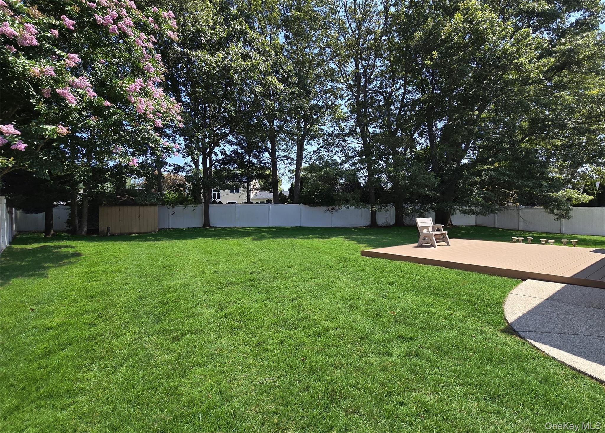 89 Live Oak Drive, Holbrook, NY 11741