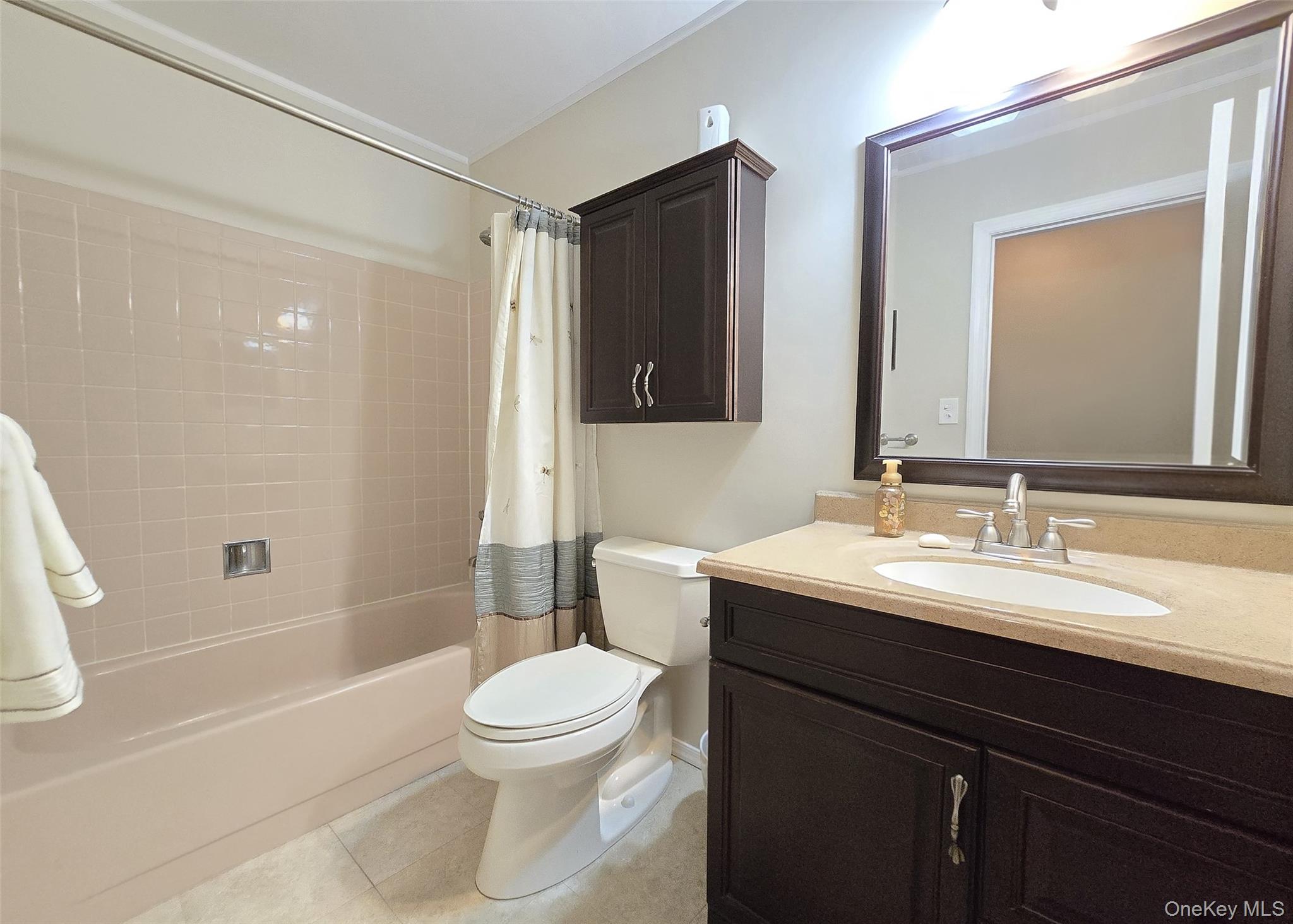 89 Live Oak Drive, Holbrook, NY 11741