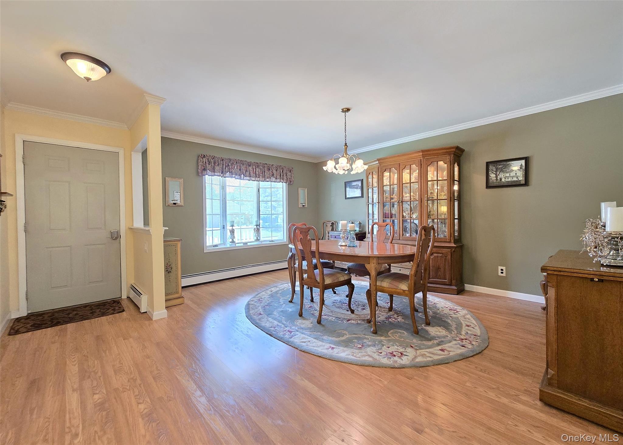 89 Live Oak Drive, Holbrook, NY 11741