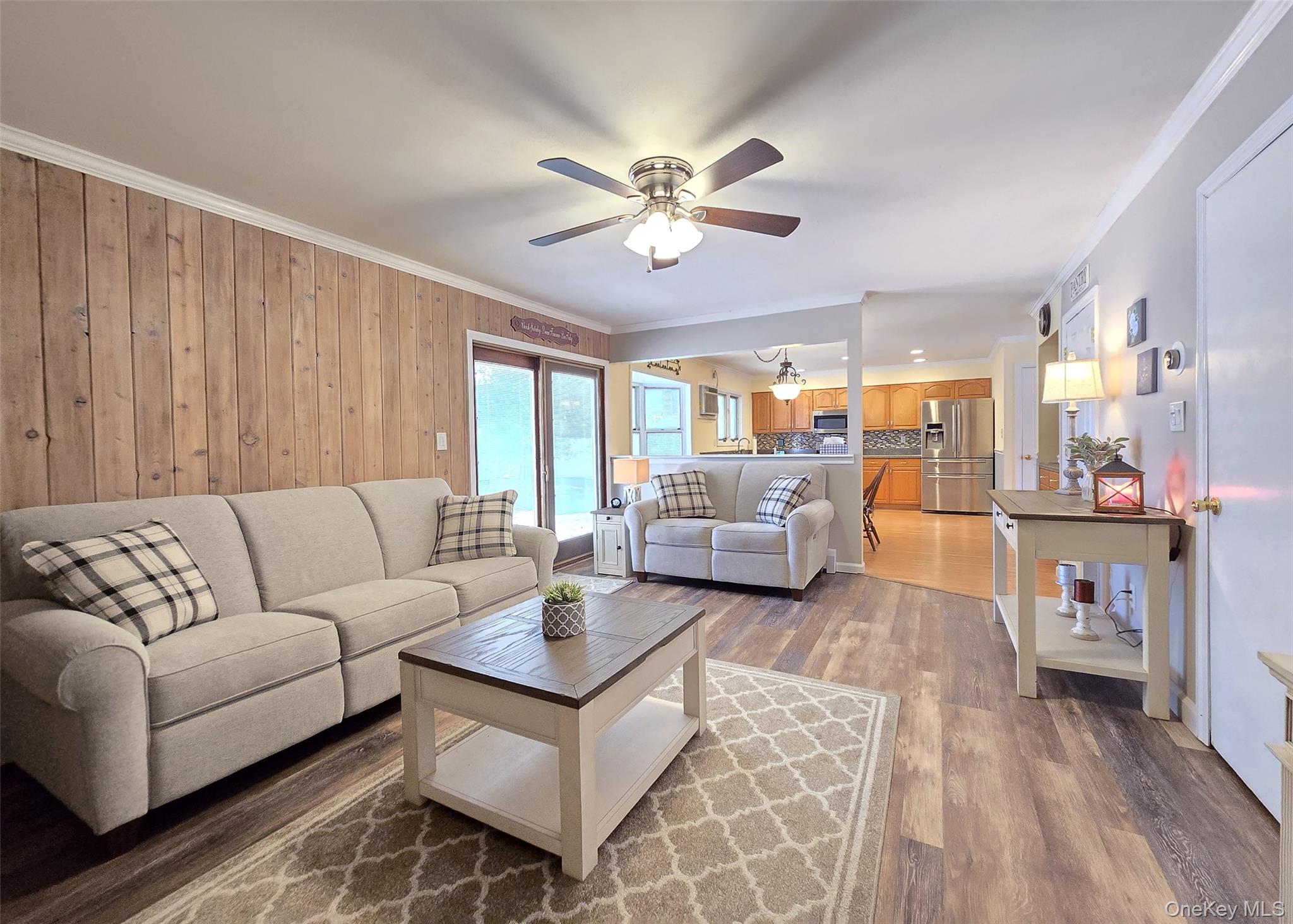 89 Live Oak Drive, Holbrook, NY 11741