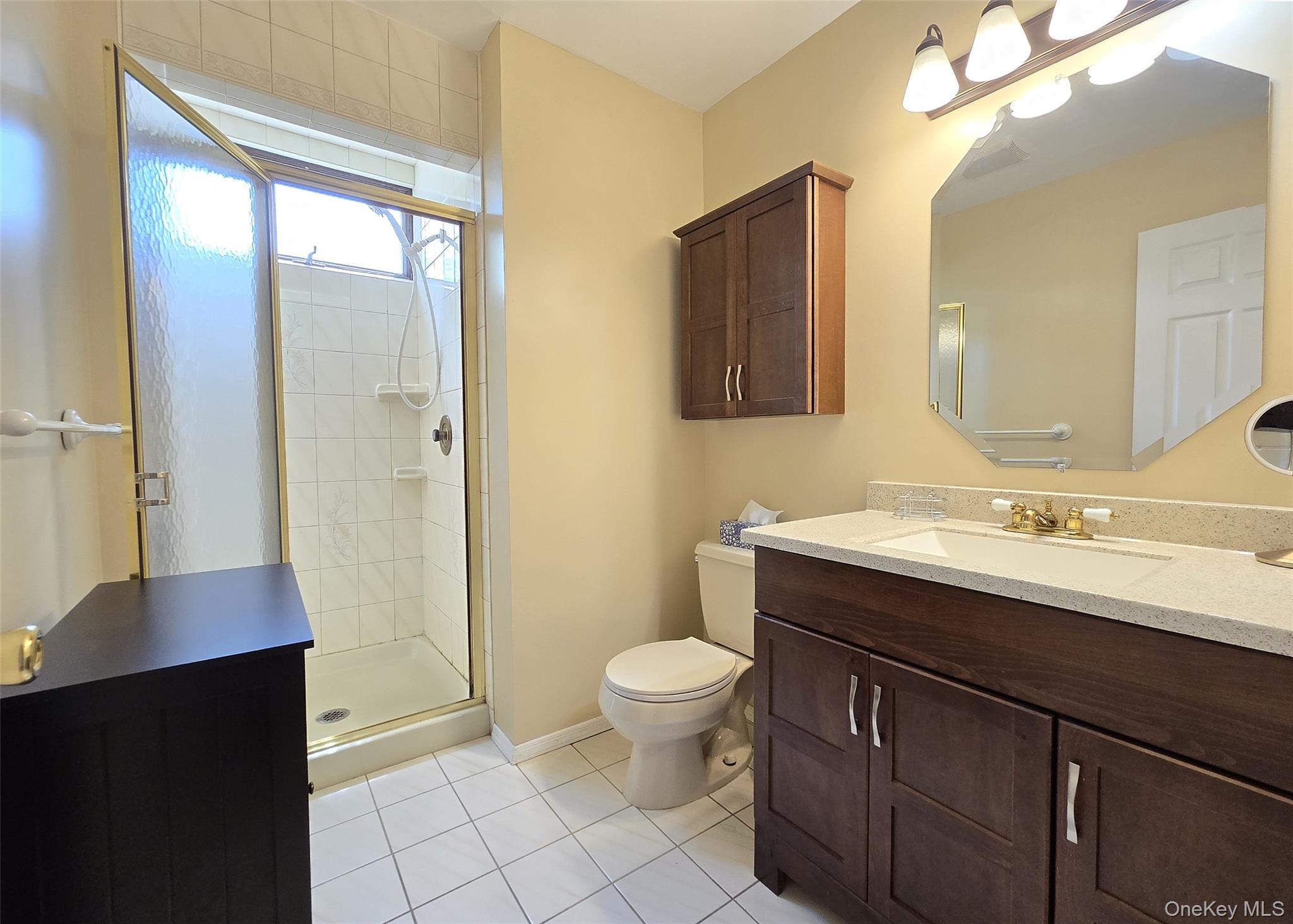 89 Live Oak Drive, Holbrook, NY 11741