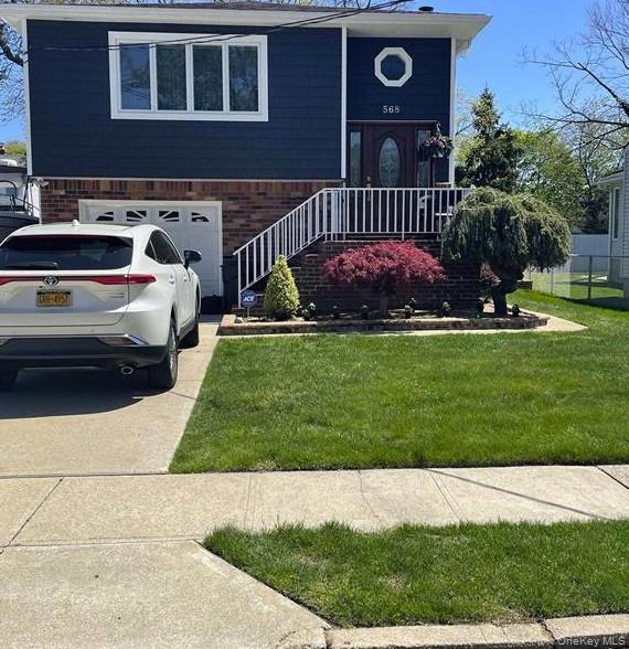 568 S 15th Street, Lindenhurst, NY 11757
