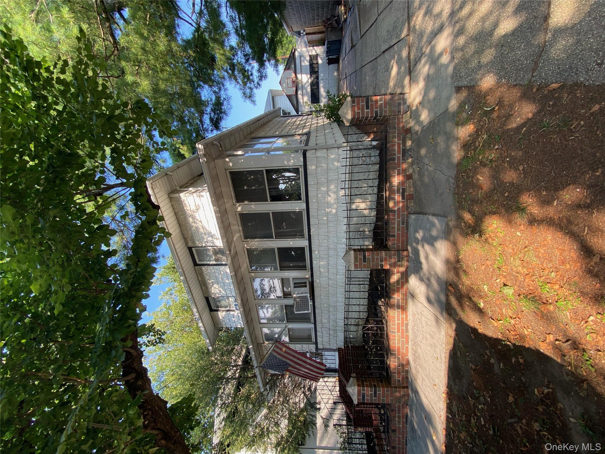 939 College Place, College Point, NY 11356