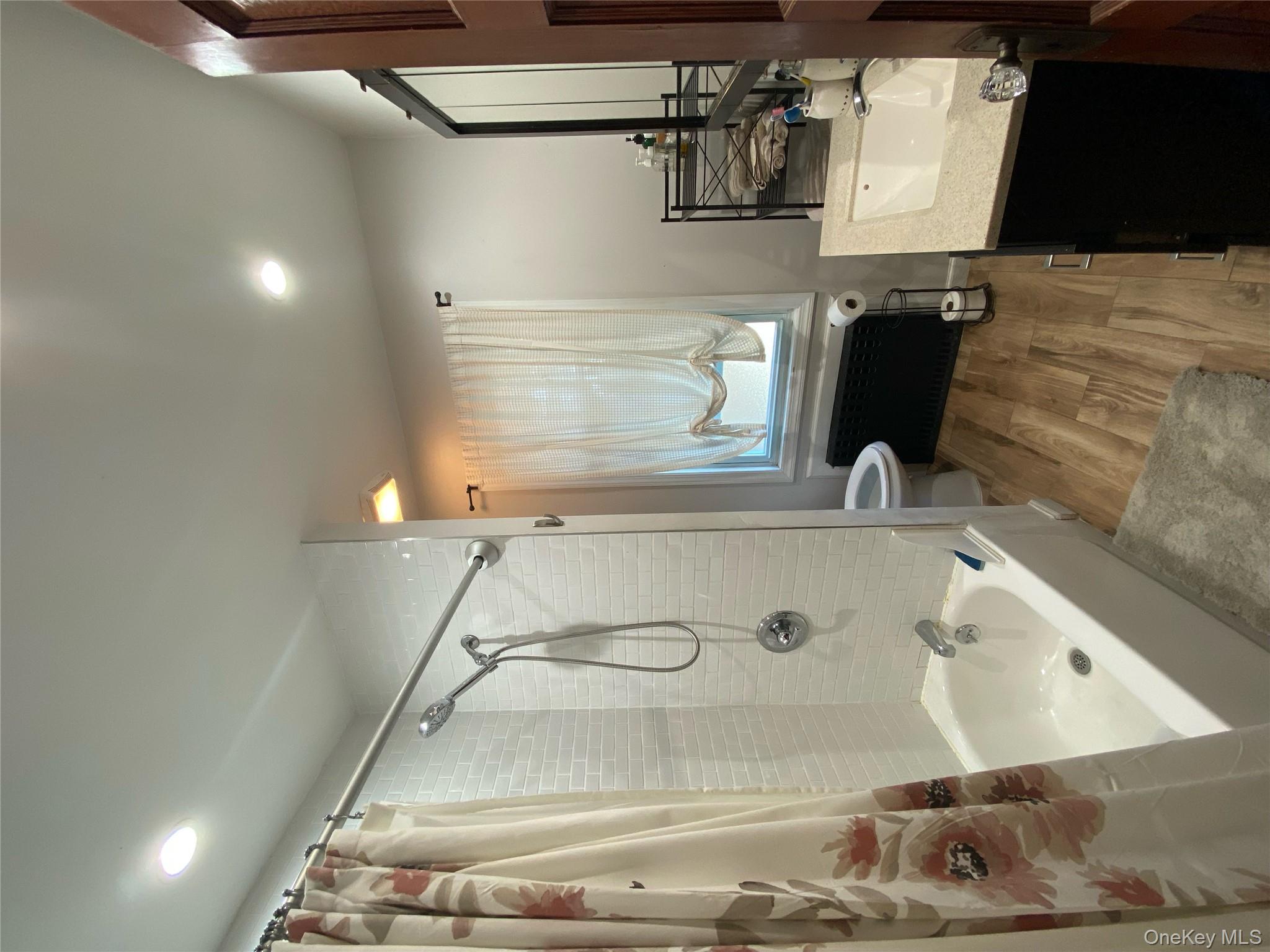 939 College Place, College Point, NY 11356