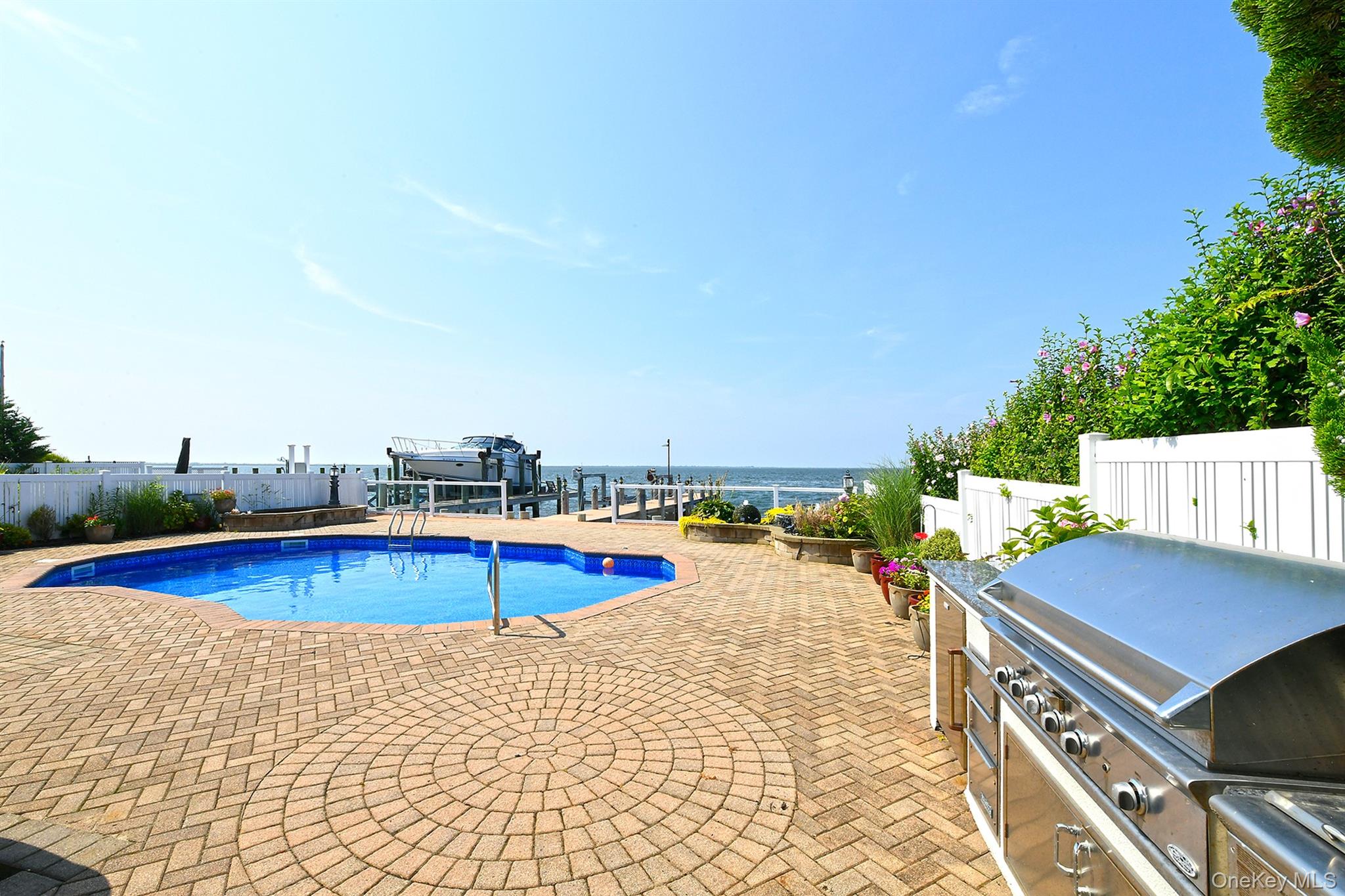 83 Fairwater Avenue, Massapequa, NY 11758