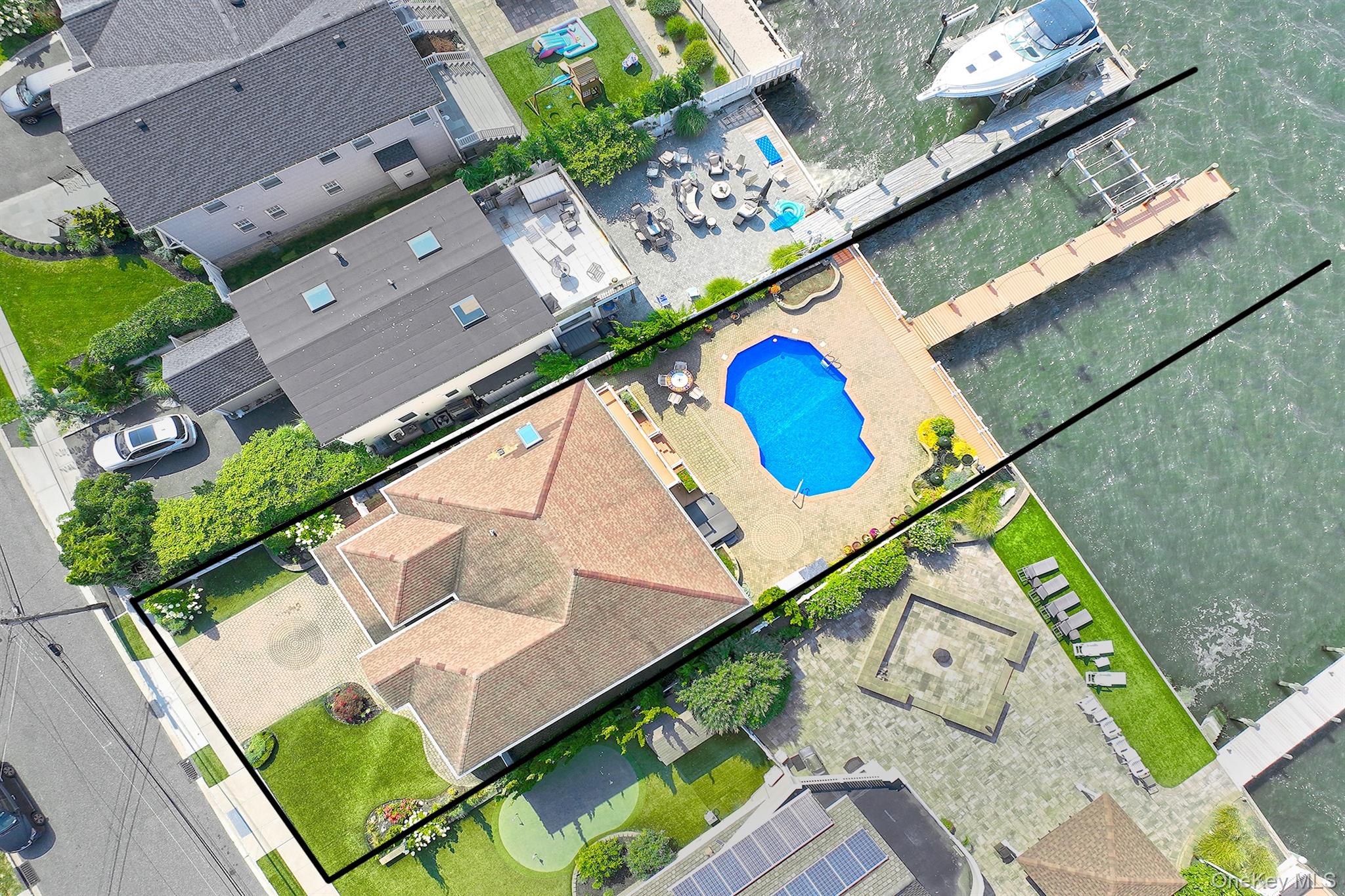 83 Fairwater Avenue, Massapequa, NY 11758