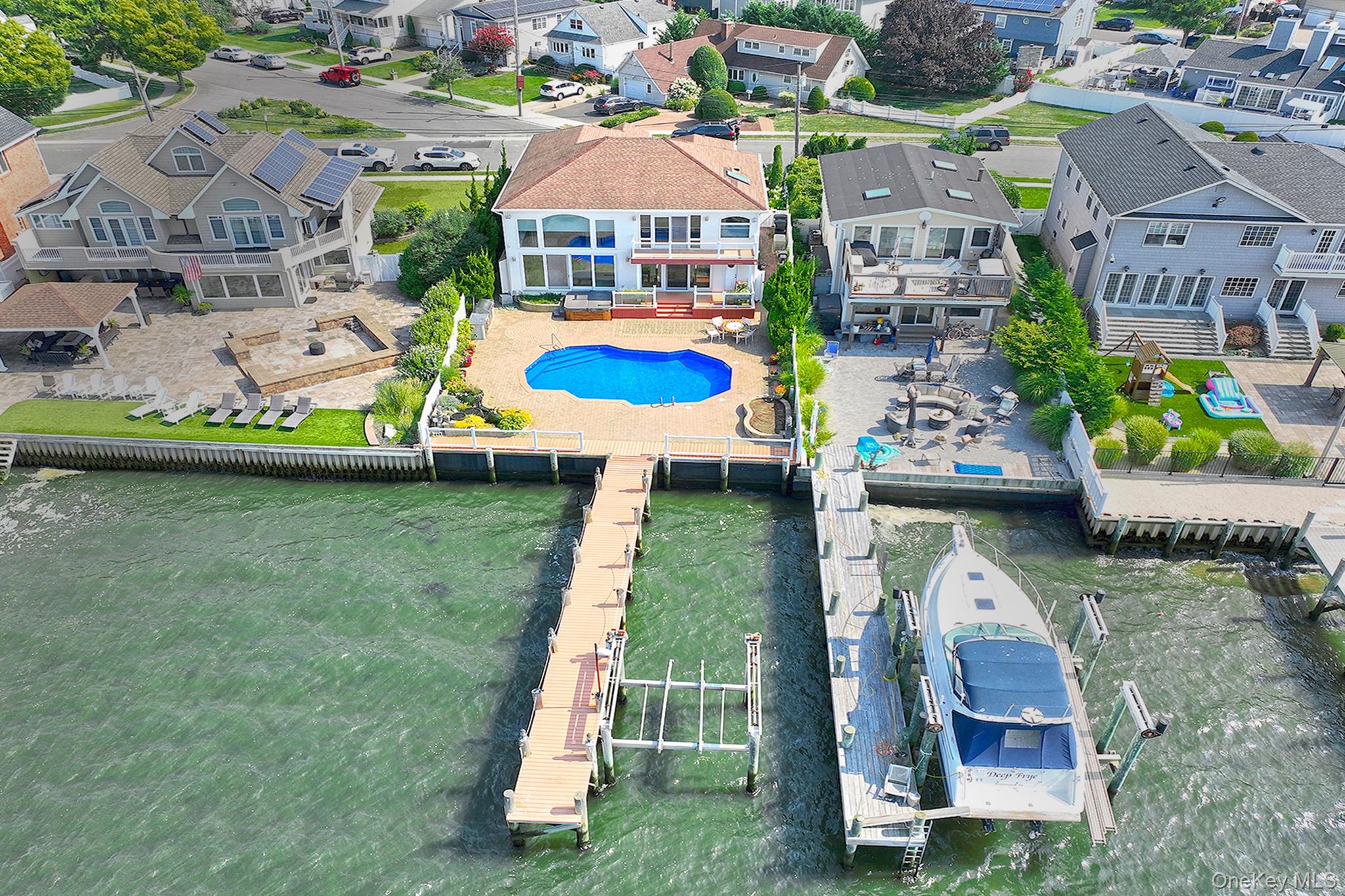 83 Fairwater Avenue, Massapequa, NY 11758