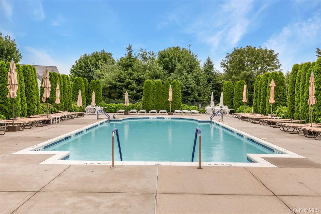 4 Oakhurst Court, Mount Sinai, NY 11766