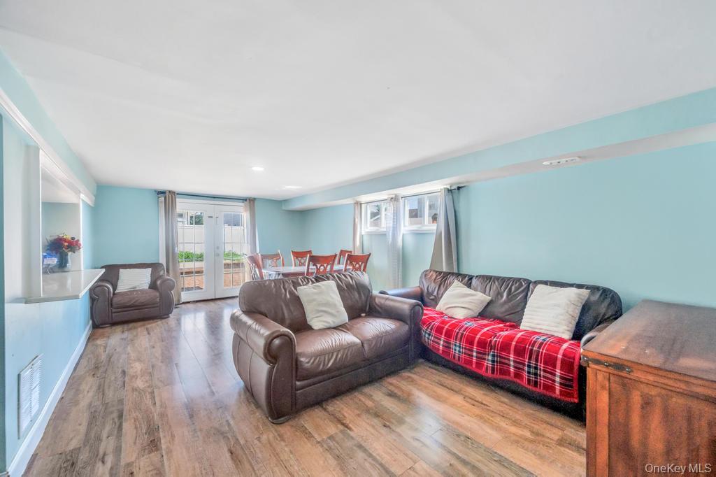 30 Sutton Street, Hempstead, NY 11550