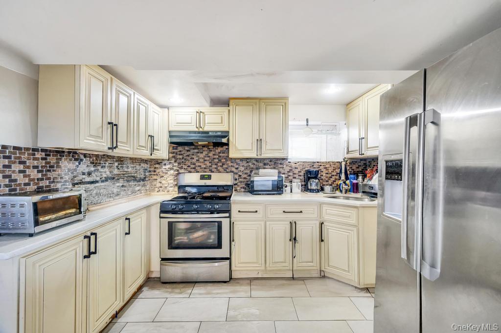 30 Sutton Street, Hempstead, NY 11550