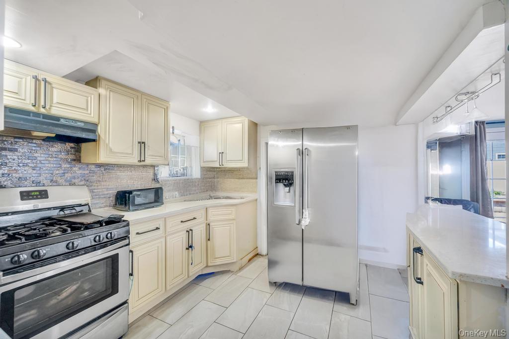 30 Sutton Street, Hempstead, NY 11550