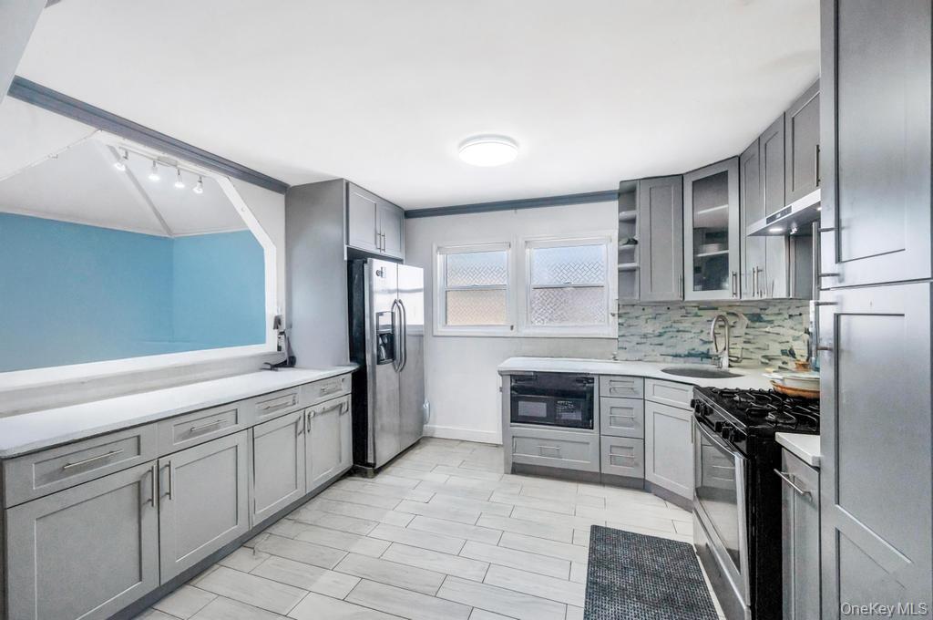 30 Sutton Street, Hempstead, NY 11550