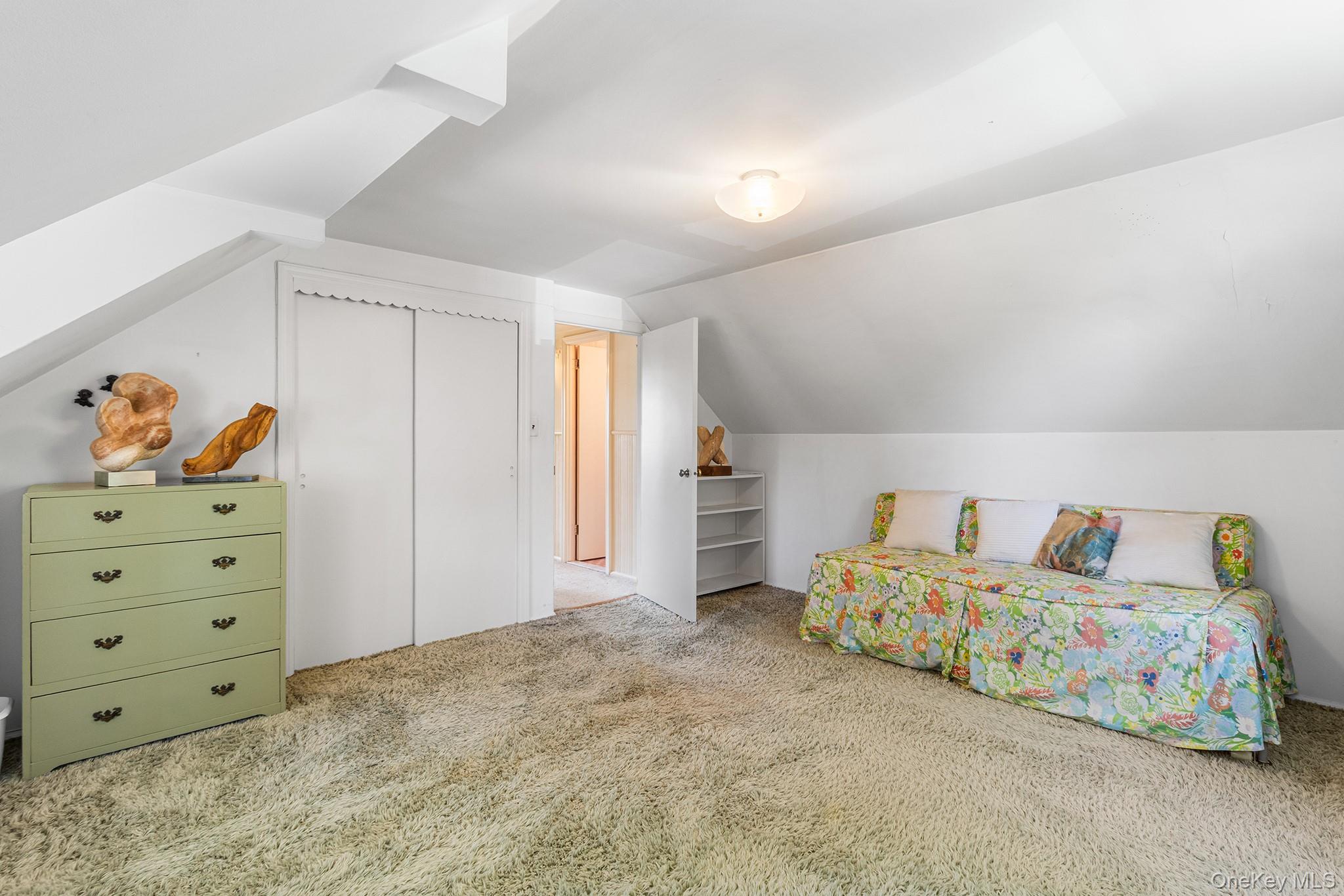 19 Dallas Avenue, New Hyde Park, NY 11040