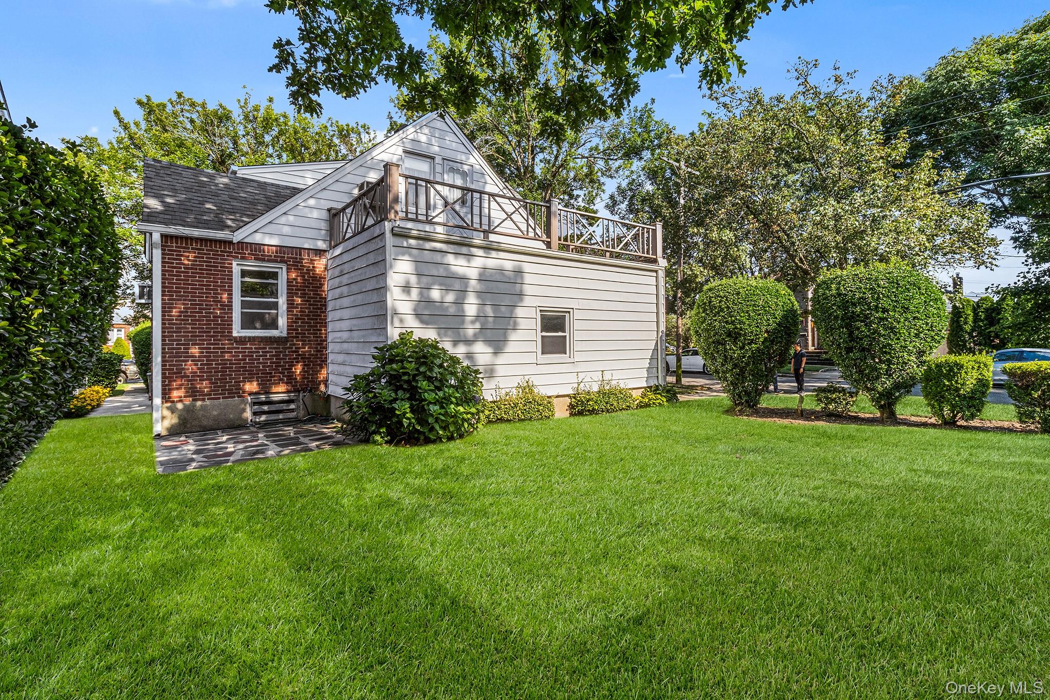 19 Dallas Avenue, New Hyde Park, NY 11040