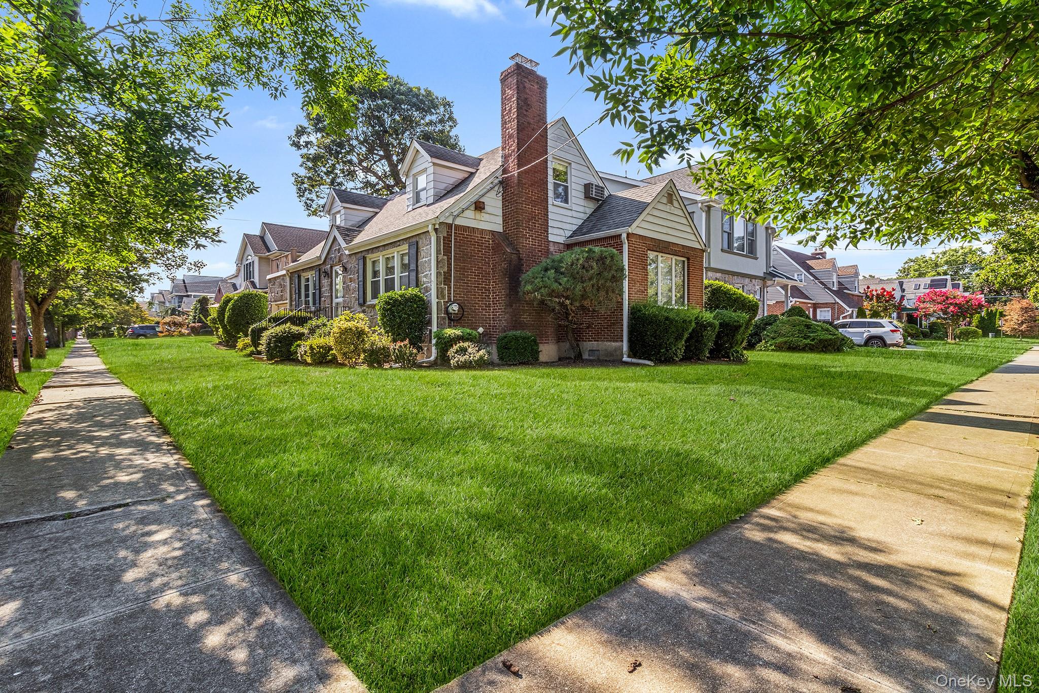 19 Dallas Avenue, New Hyde Park, NY 11040