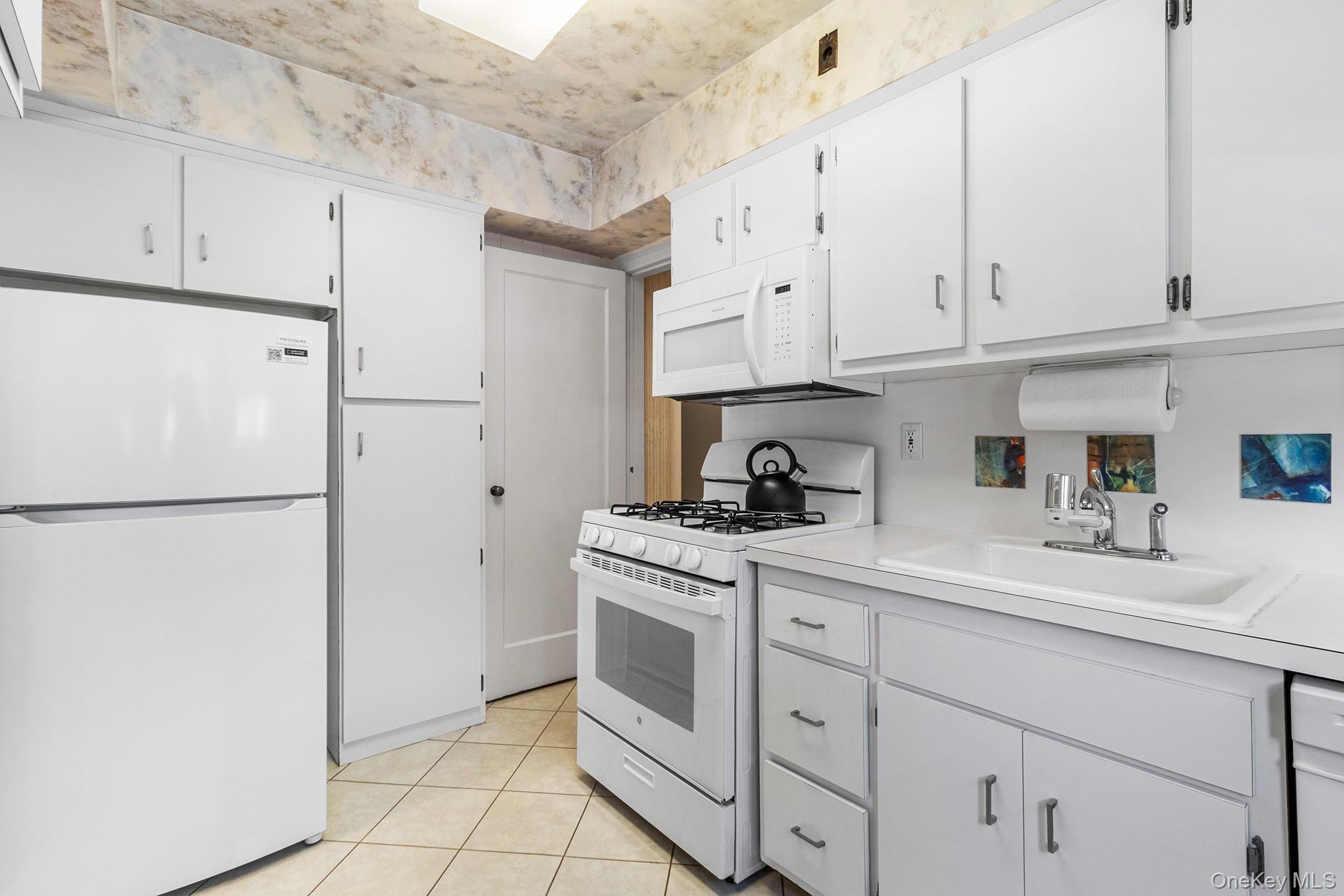 19 Dallas Avenue, New Hyde Park, NY 11040