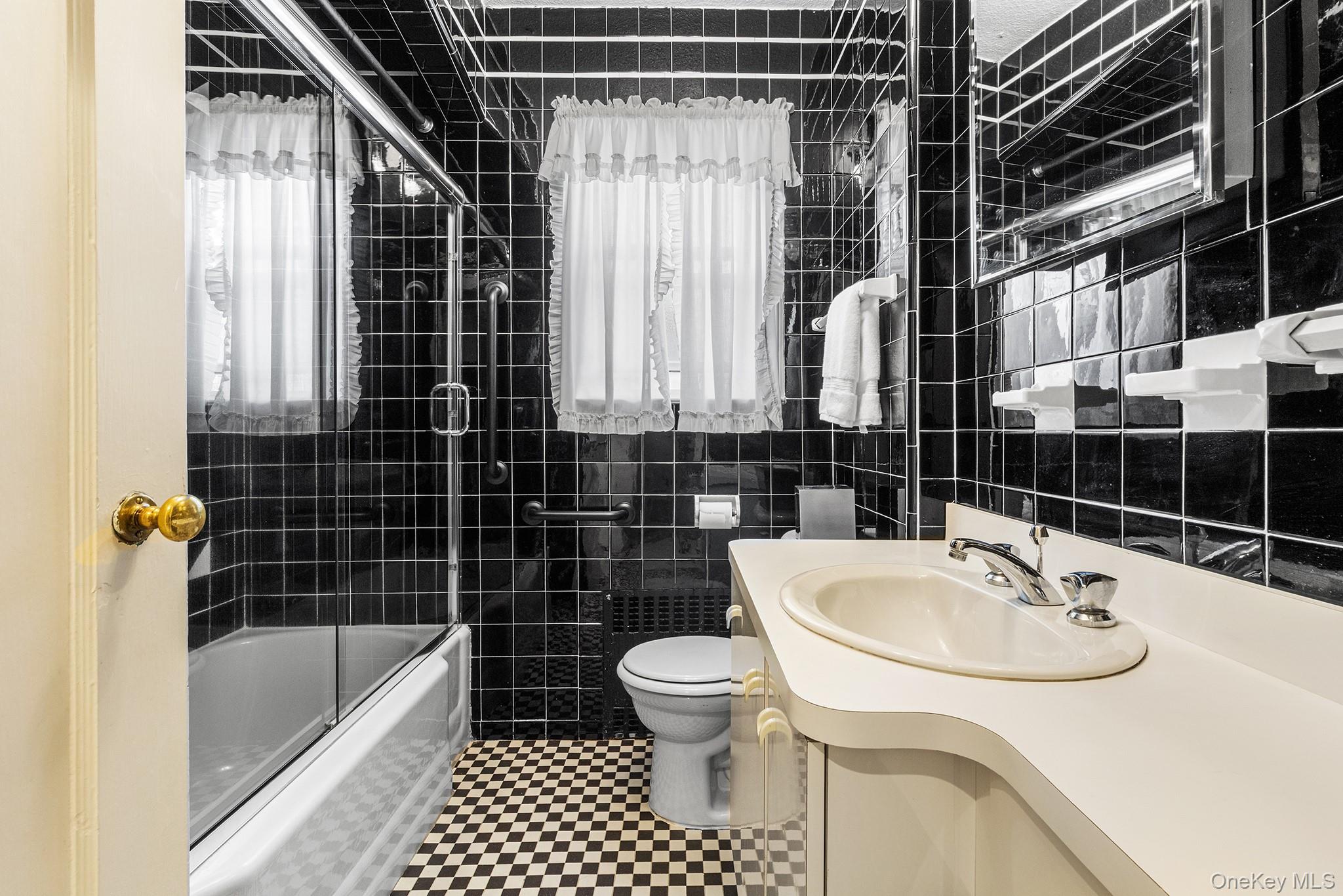 19 Dallas Avenue, New Hyde Park, NY 11040