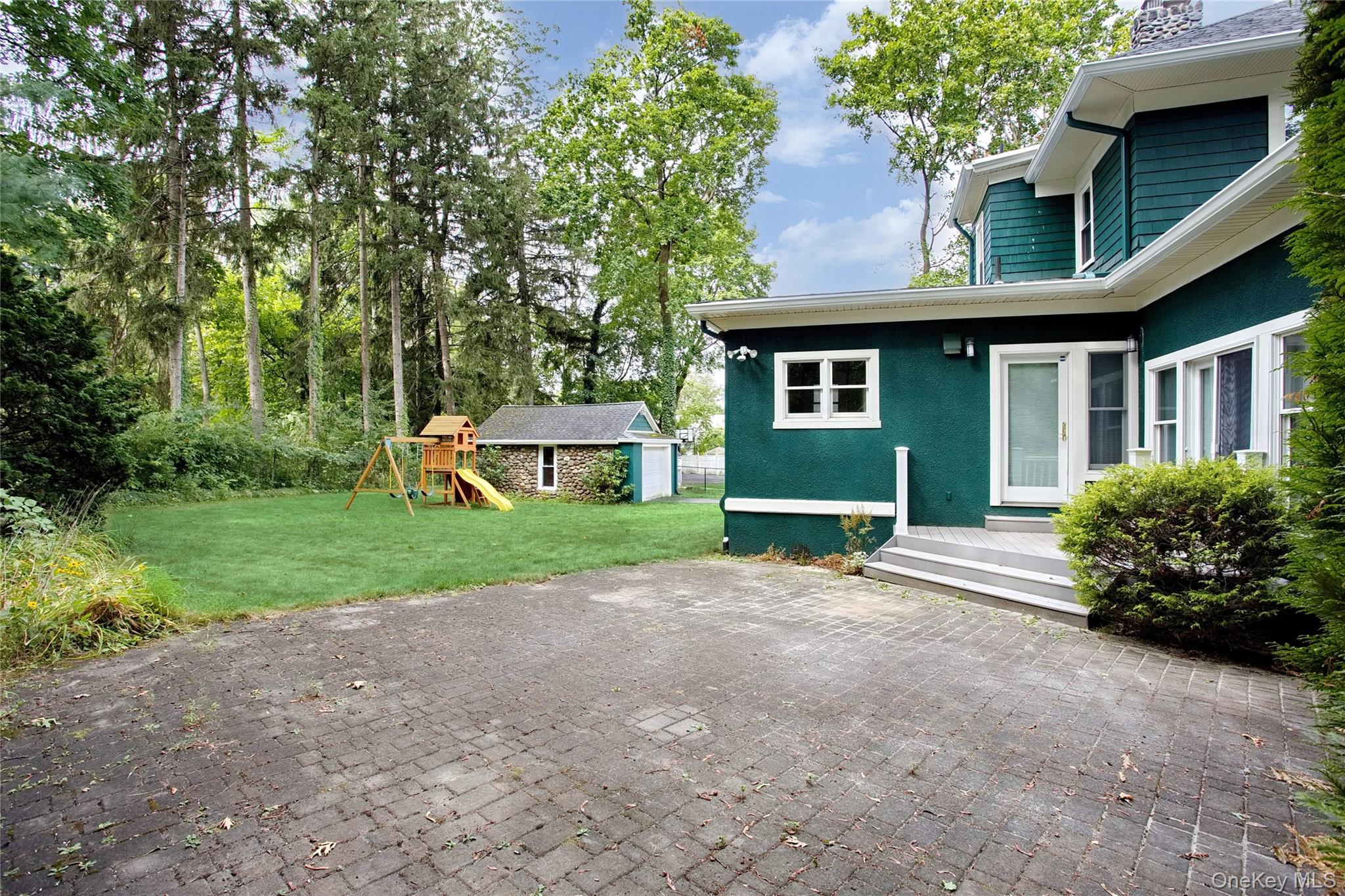 15 Pacific Avenue, Nanuet, NY 10954