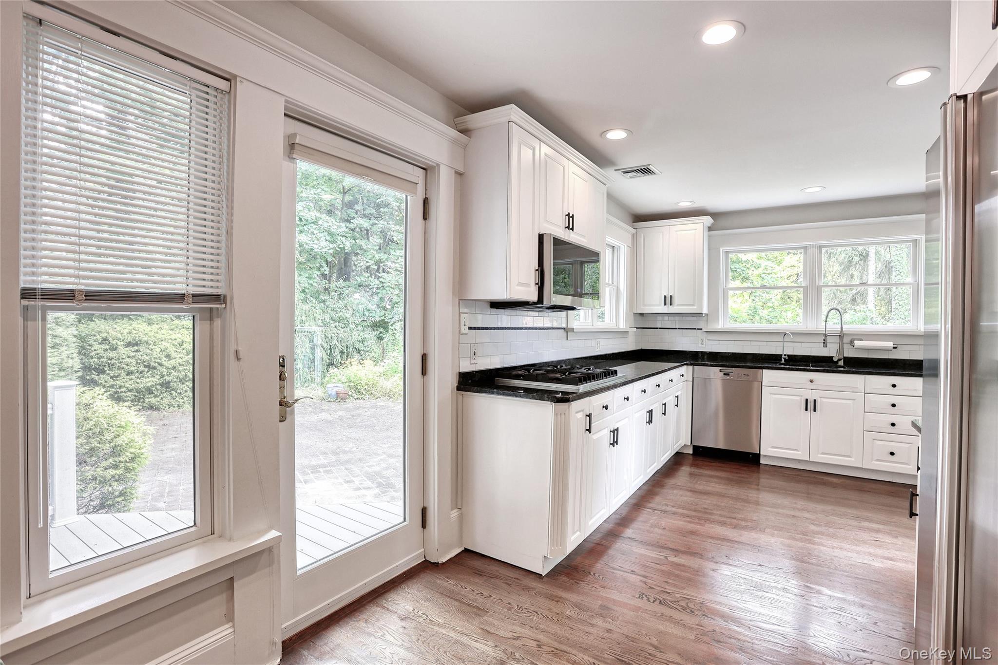 15 Pacific Avenue, Nanuet, NY 10954