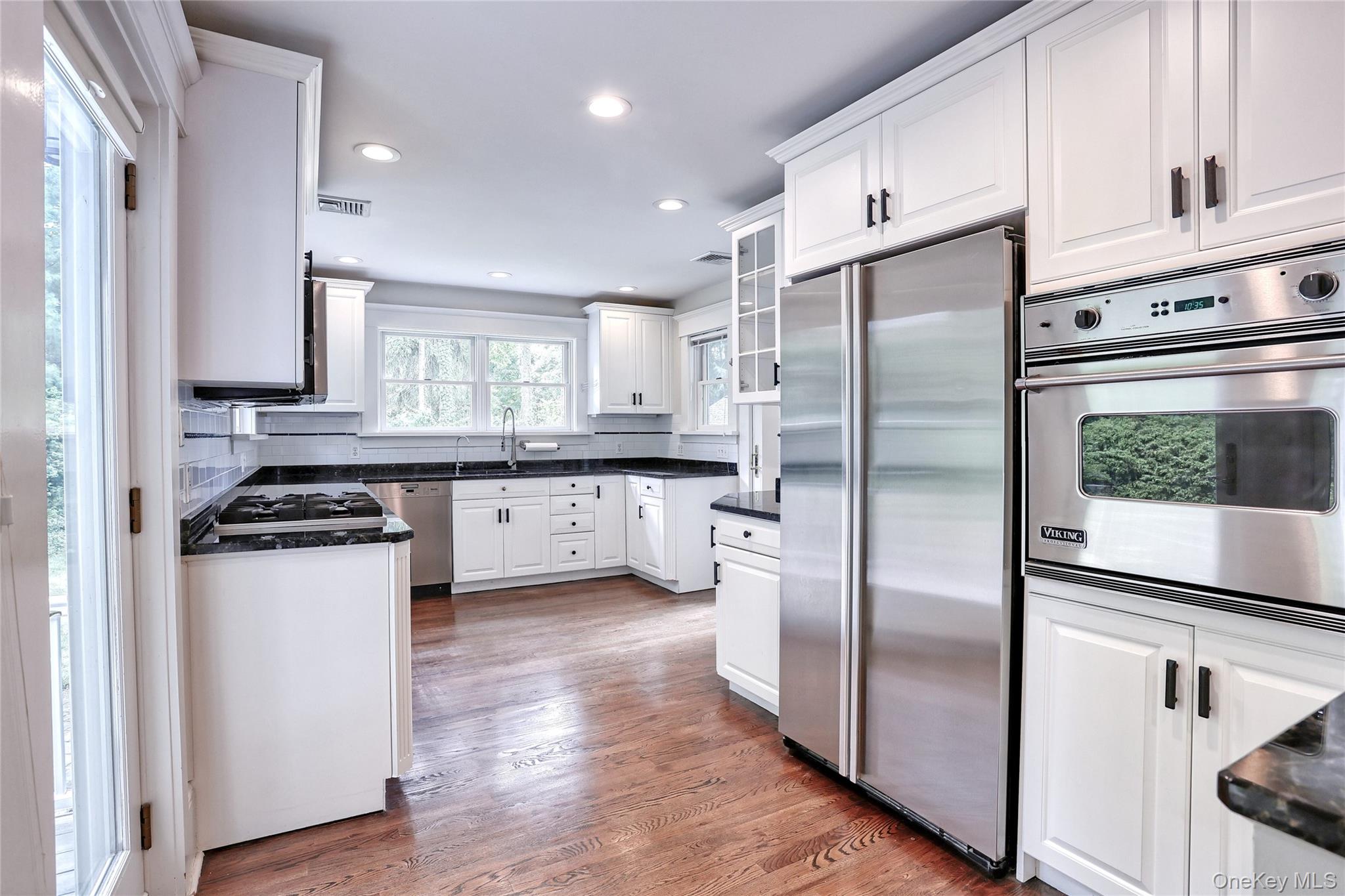 15 Pacific Avenue, Nanuet, NY 10954