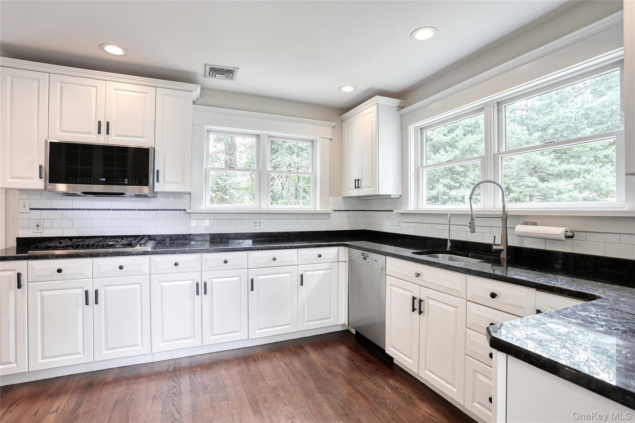 15 Pacific Avenue, Nanuet, NY 10954