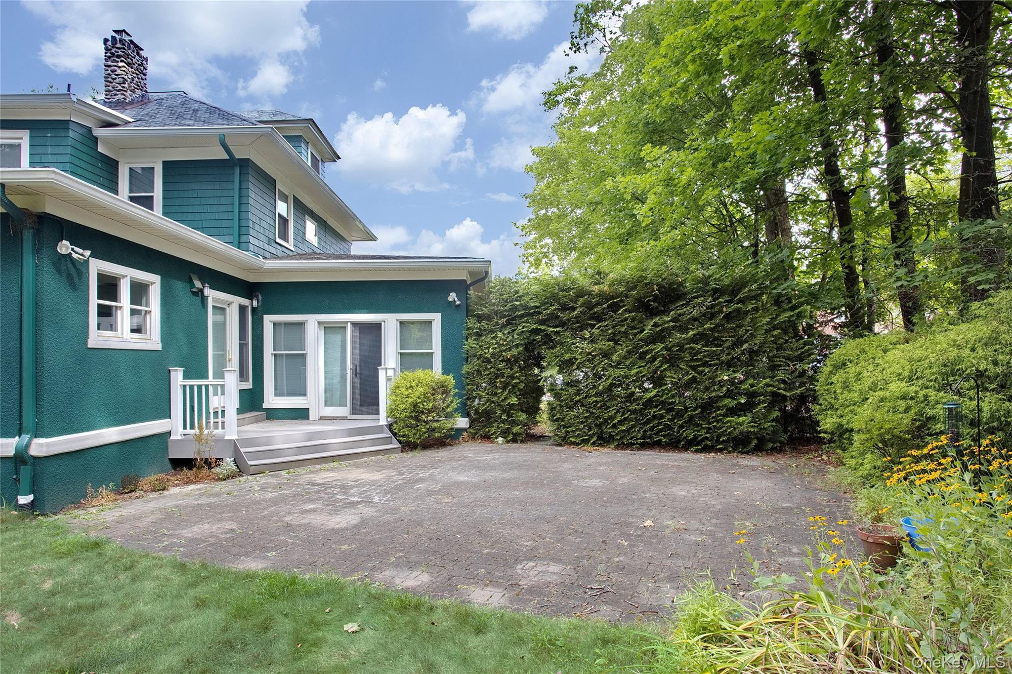 15 Pacific Avenue, Nanuet, NY 10954