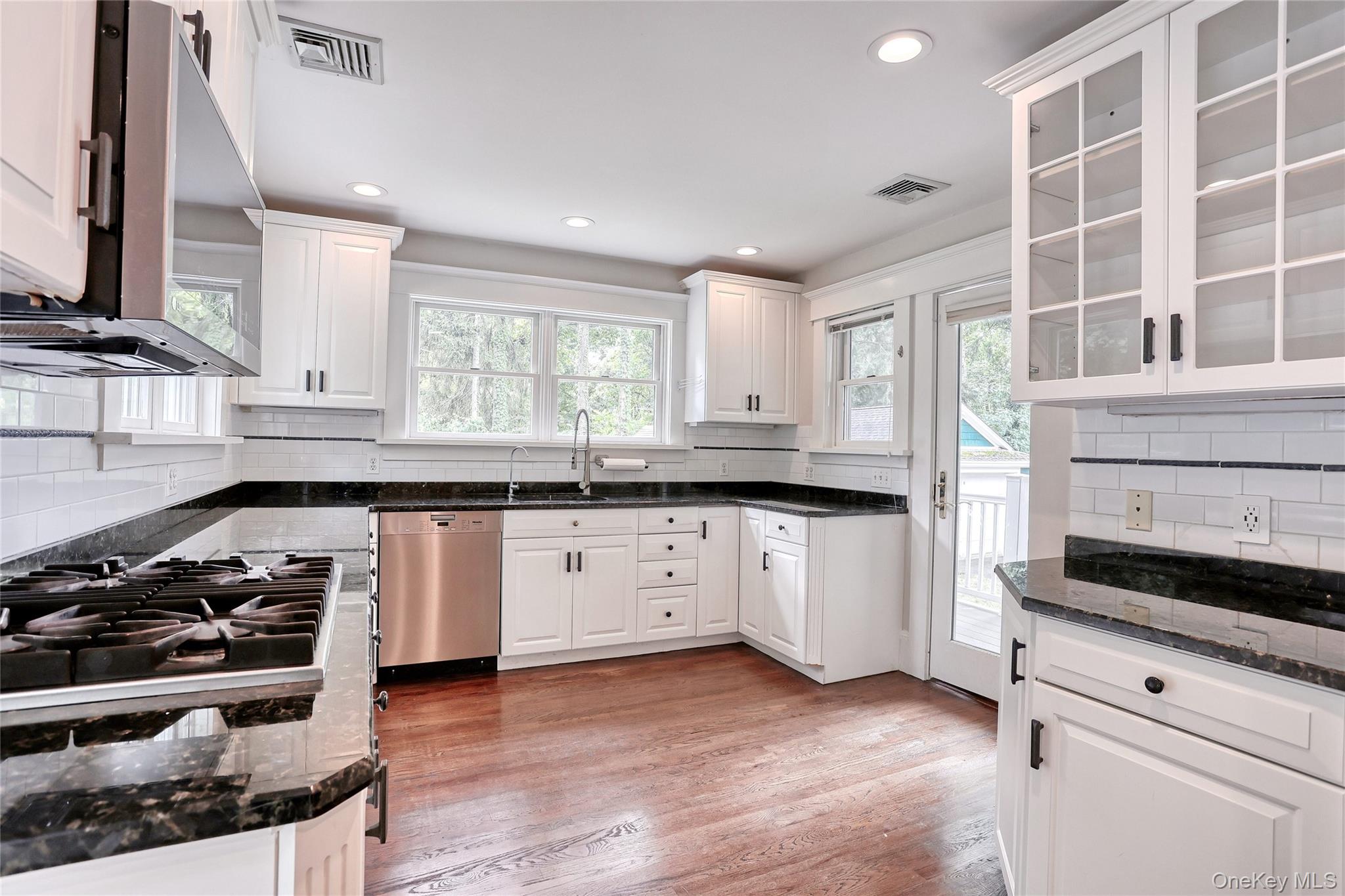 15 Pacific Avenue, Nanuet, NY 10954