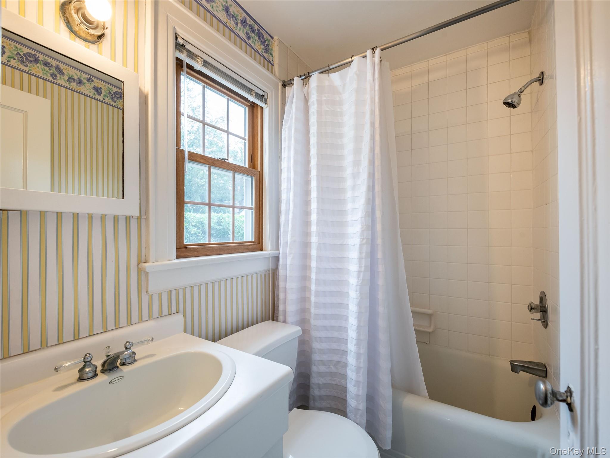 189 Nassau Avenue, Manhasset, NY 11030