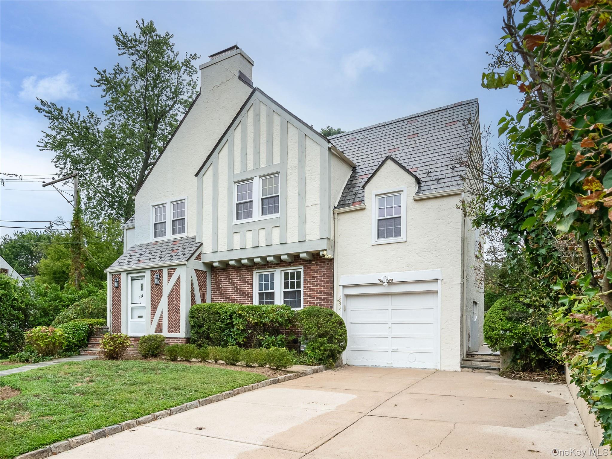 189 Nassau Avenue, Manhasset, NY 11030
