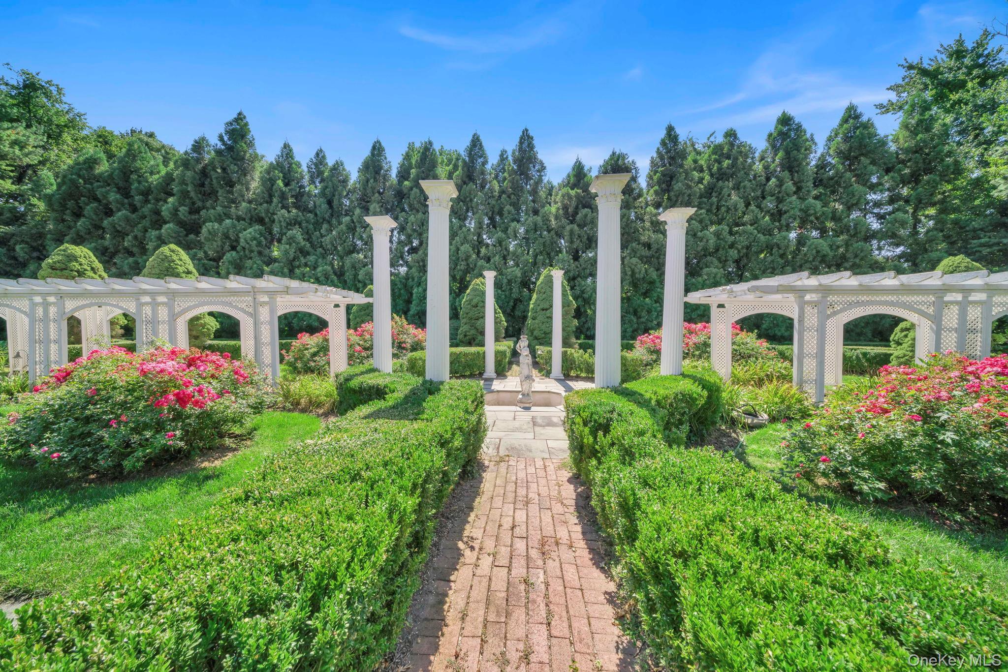 1111 Stoddart Court, Locust Valley, NY 11560