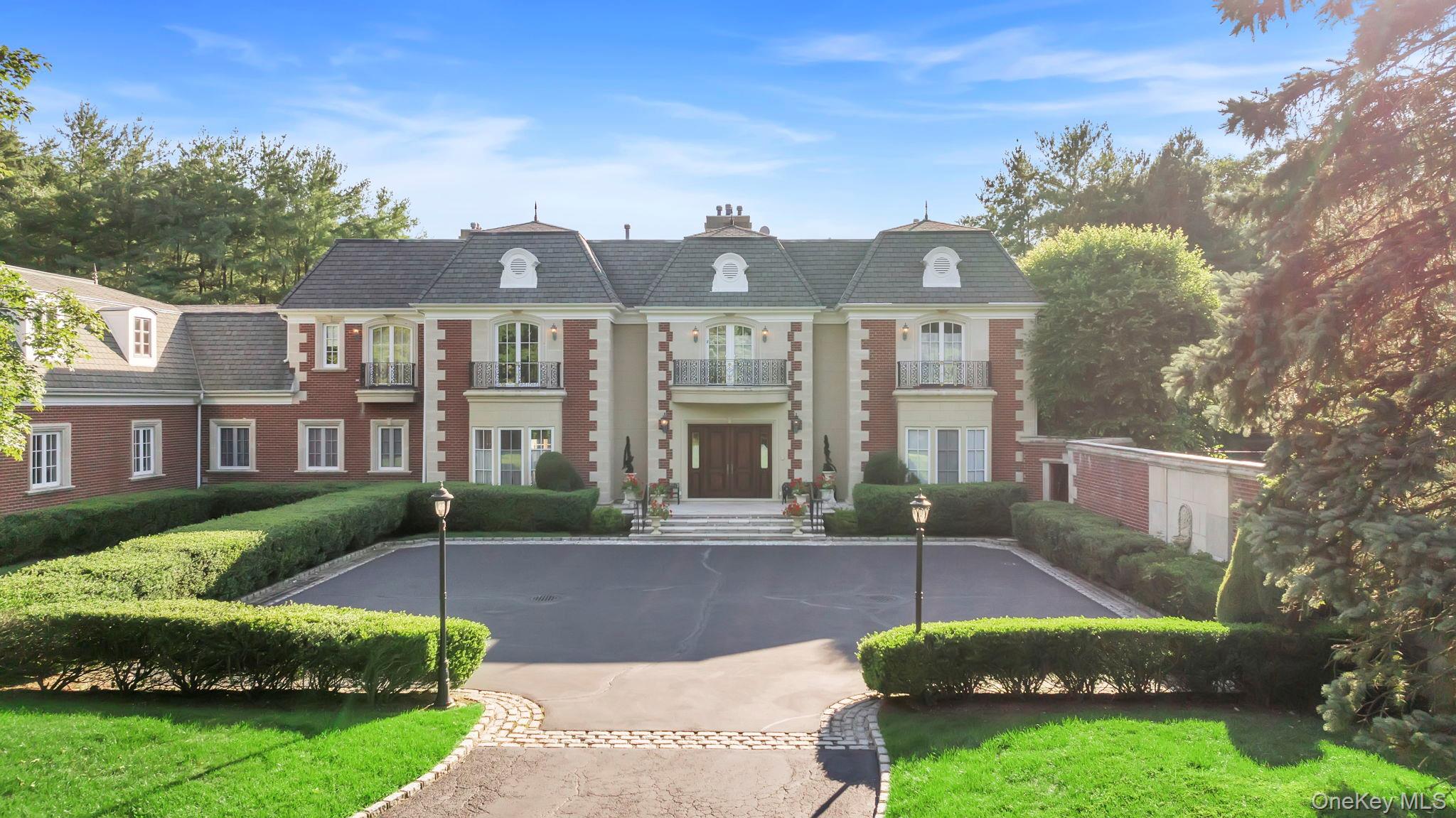 1111 Stoddart Court, Locust Valley, NY 11560