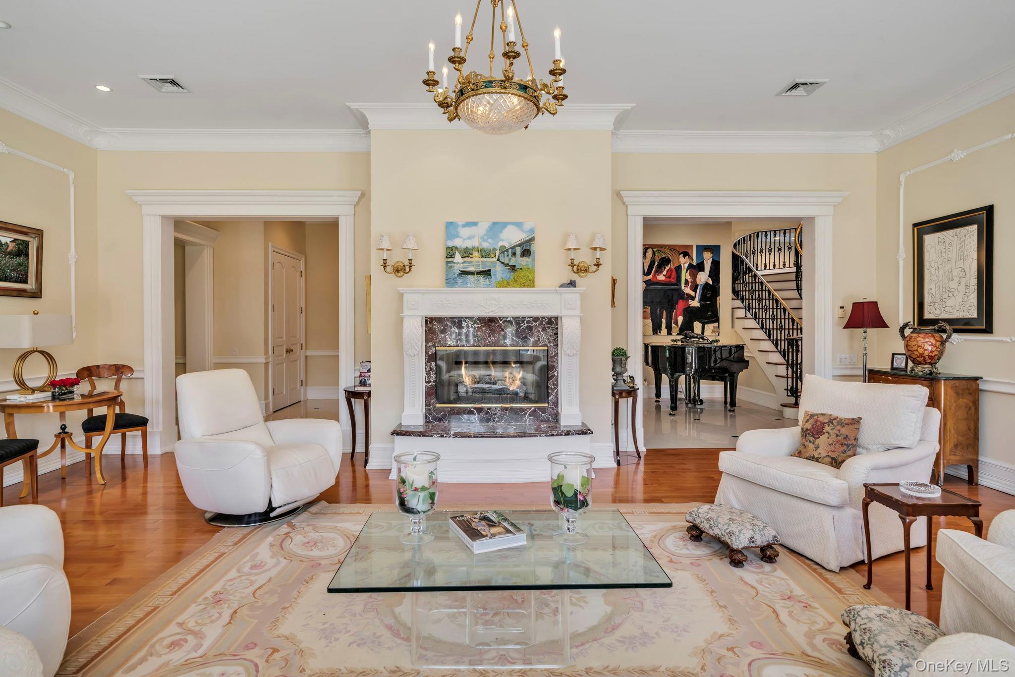 1111 Stoddart Court, Locust Valley, NY 11560