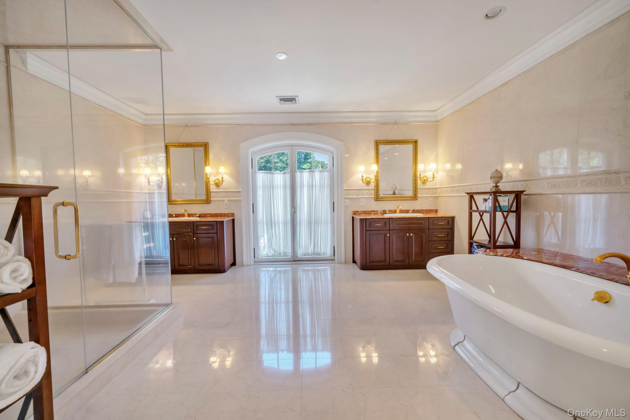 1111 Stoddart Court, Locust Valley, NY 11560