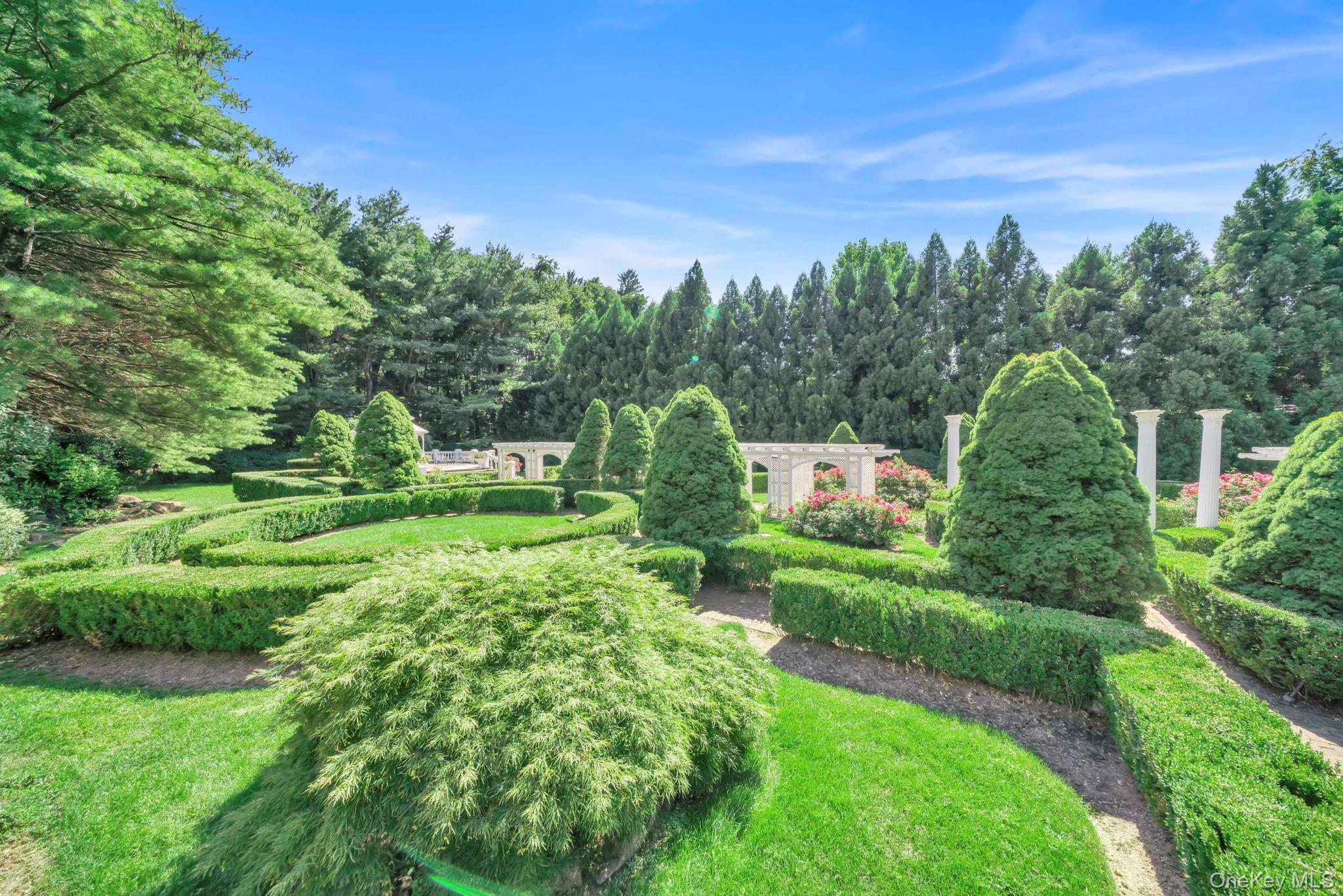 1111 Stoddart Court, Locust Valley, NY 11560